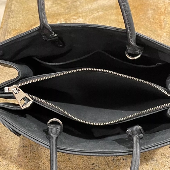 MINT CONDITION- Louis Vuitton LV Black Epi Leather Twist Crossbody Tote Purse - Picture 4 of 10